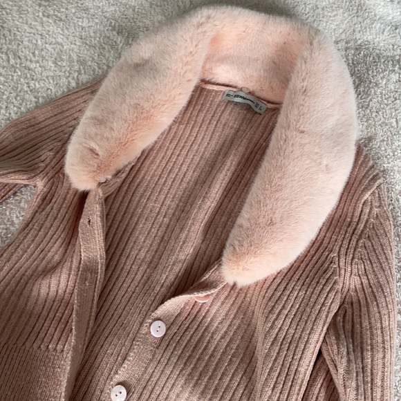 Pink collar sweater - Picture 2 of 6